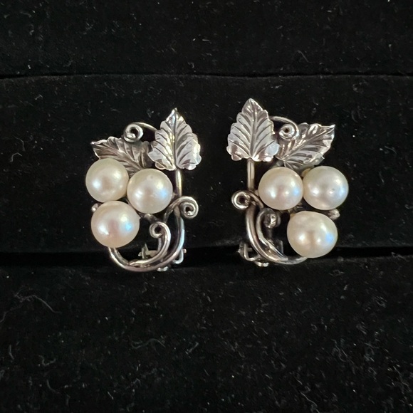 Elegant Ming’s Sterling Silver and Pearl Leaf Clip on  Earrings - Picture 3 of 8